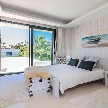 Atalaya Golf Area Marbella Modern Villa *